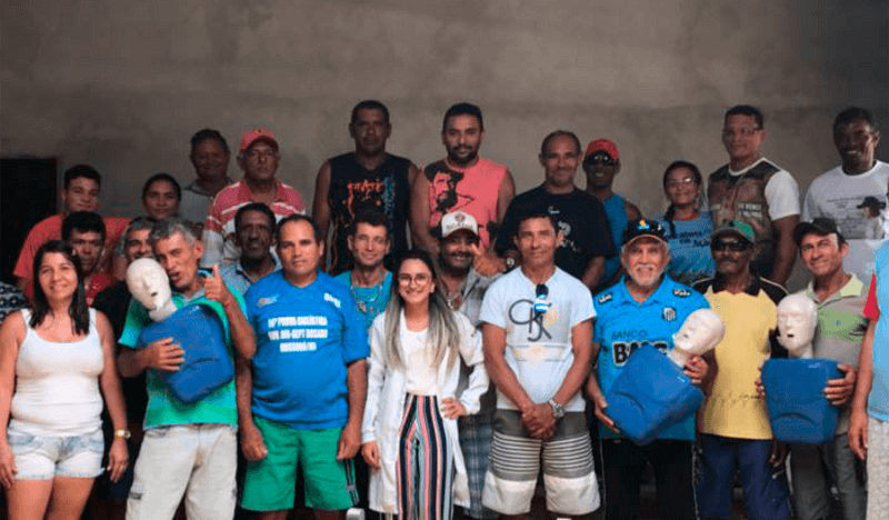ALUNA DA FACENE/RN LANÇOU PROJETO DE MONOGRAFIA PARA OS PESCADORES E MARISQUEIRAS DE AREIA BRANCA/RN